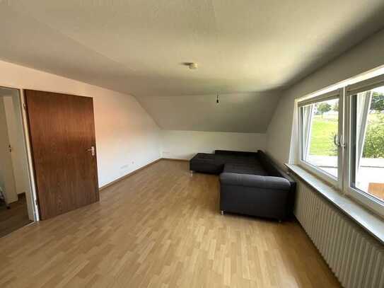 helle 3 Zimmer Dachgeschoss Wohnung