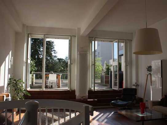 Helle stilvolle Maisonettewohnung mit Balkon und Terrasse