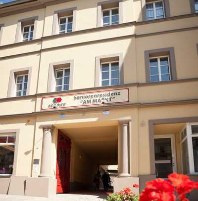 Eleganz trifft Komfort: Zentrale, barrierefreie Wohnung mit prachtvollen Stuckdecken (ME 4)