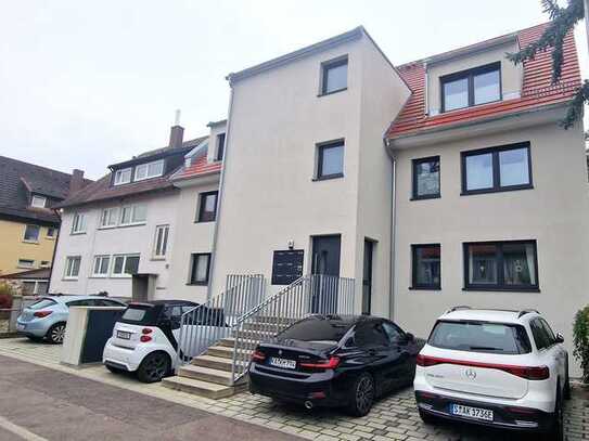 Attraktive 2-Zi.-Whg. * exkl. Ausstattung * SW-Balkon * EBK, PKW-Stellplatz, BJ 2022