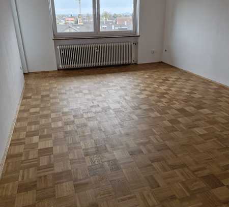 Erstbezug nach Sanierung mit Balkon: Geschmackvolle 3-Zimmer-Wohnung mit geh. Innenausstattung