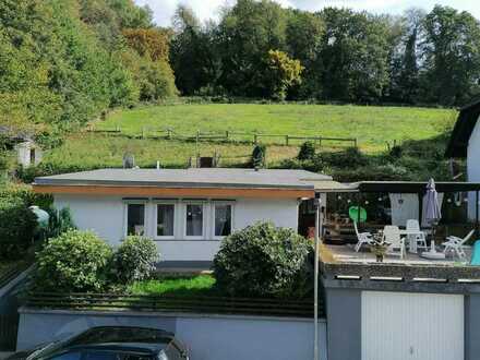 Gepflegter Bungalow freistehend mit zwei Zimmern und EBK in Ebersberg Nähe Erbach Odenwald