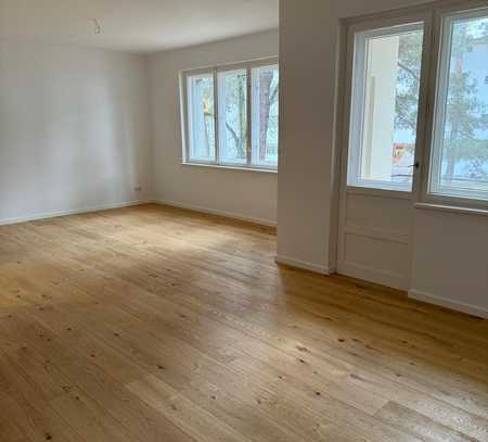 3-Zi-Whg mit Echtholzparkett, Fußbodenheizung, Regendusche + Balkon in Zehlendorf | Provisionsfrei