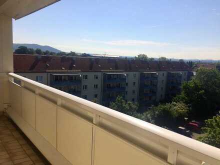 Vollständig renovierte 3-Zimmer-Wohnung mit Einbauküche und Balkon in Dresden