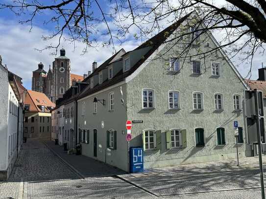 IN Zentrum, Altstadt – Schmuckstück - 2 ZKB mit Balkon im 1. OG