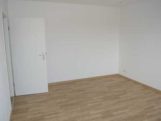 Appartement mit kleiner EBK und Balkon !