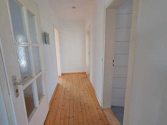 Geschmackvolle 4-Raum-Wohnung mit Dachterrasse in Brühl