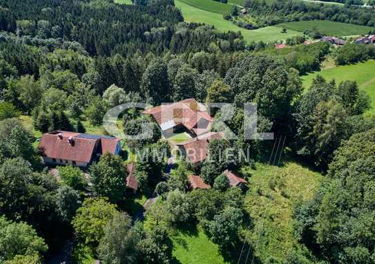 Ehemalige Hofstelle mit landwirtschaftlichen Flächen in Neukirchen