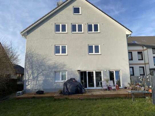 Exklusive, neuwertige 3-4 Zimmer-Wohnung mit Balkon und Einbauküche in Schönkirchen