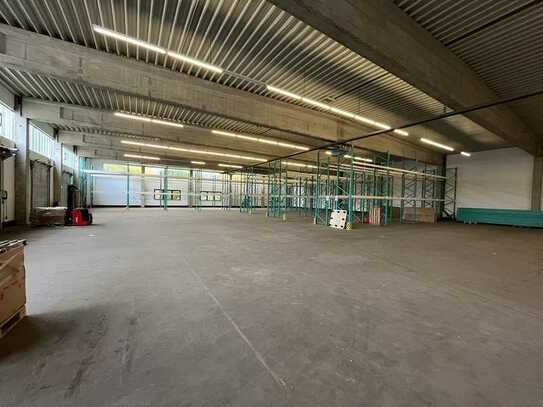 ca. 500 m² - ca. 1.800 m² provisionsfreie Hallenfläche mit Rampe und ebenerdiger Andienung