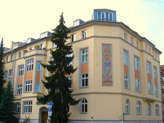 Bezugsfreie 3-Zimmerwohnung in denkmalgeschütztem Stilaltbau in der Maxvorstadt