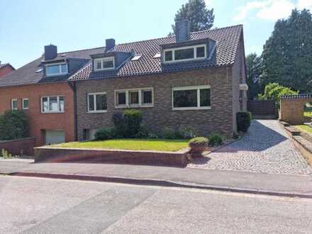 Schöne Doppelhaushälfte als Ein- oder Zweifamilienhaus nutzbar mit herrlichem Gartengrundstück