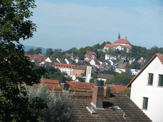 Attraktive und modernisierte 3,5-Zimmer-Wohnung mit gehobener Innenausstattung mit Balkon in Fulda