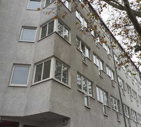 Schön geschnittene sanierte 2-Zimmer-Wohnung mit Balkon