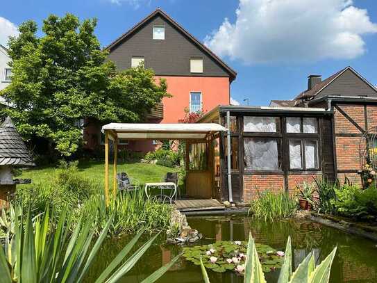 Zweifamilienhaus mit Einliegerwohnung und Teich im Traumgarten