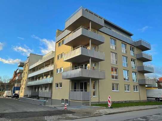 Große 2-Zimmer-Wohnung mit Einbauküche, Tageslichtbad und Terrasse im Zentrum