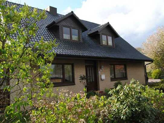 Einfamilienwohnhaus mit Garten, Terrasse, Stellplätzen in Beckdorf,