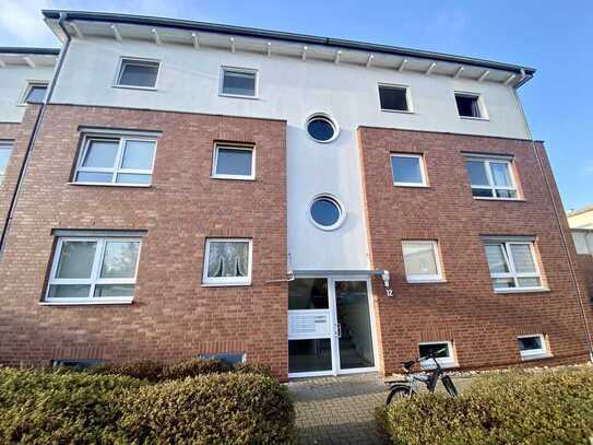 Moderne Wohnung mit 2,5 Zimmern inkl. Balkon, Küche, Stellplatz, Keller und TL-Bad