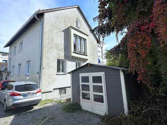 Mehrgenerationenhaus / Zweifamilienhaus mit viel Raum und schönen Grundstück in zentraler Lage