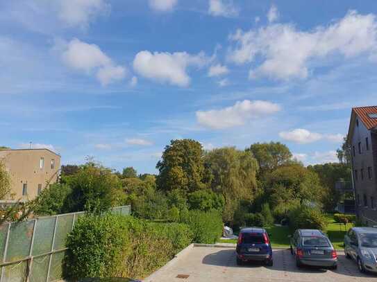 Stilvolle 3-Raum-Wohnung mit luxuriöser Innenausstattung und Seeblick in Preetz