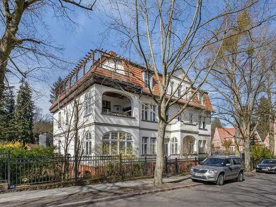 Schöne Altbauwohnung mit großem Garten