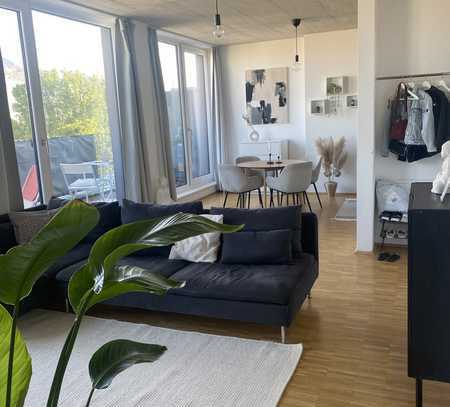 Exklusive 2-Zimmer-Penthouse-Wohnung mit Balkon und EBK