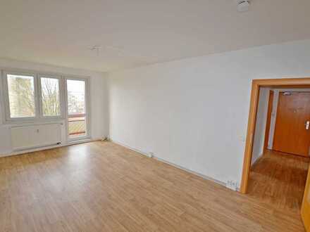 4-Raum-Wohnung mit Balkon und Badewanne! Bezug ab 01.08.23 möglich!