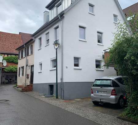 Geschmackvolle, sanierte 5-Raum-Doppelhaushälfte mit gehobener Innenausstattung und EBK in Ehningen