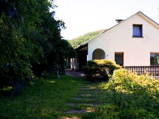 Idyllisches Anwesen in Wallau: Vielseitige Nutzungsmöglichkeiten auf 1934 Quadratmetern