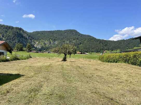 Reit im Winkl: Sonniges Baugrundstück mit vielen Möglichkeiten!