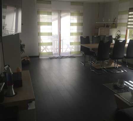 Moderne, vollständig renovierte 3 Zimmer-Wohnung mit Balkon, EBK, Klimaanlage und Ofen in Düdelsheim