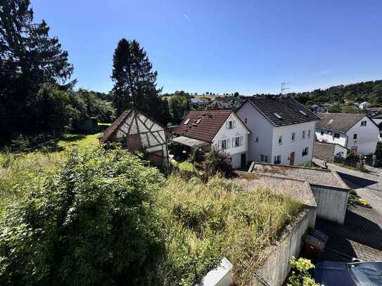 Moderne 3 Zimmer Wohnung mit Balkonlogia + Garage + Stellplatz in Hettenhain