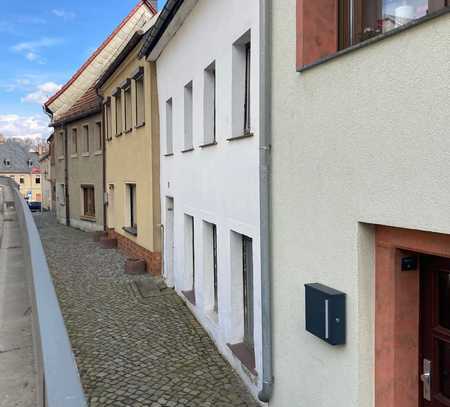 Sanierungsbedürftige Reihenmittelhaus mit einem Garten für Handwerker