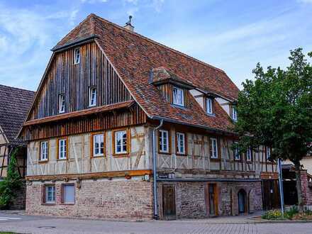 Attraktive 4-Zimmer-Maisonette-Wohnung mit Balkon in Birkenfeld, Enzkreis