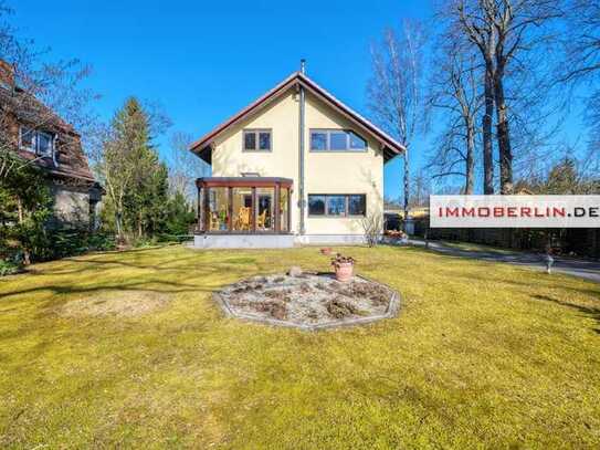 IMMOBERLIN.DE - Herrliches Ein-/Zweifamilienhaus mit großzügigem Grundstück und Wintergarten