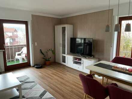 Tolle zwei Zimmer Wohnung in zentraler Lage mit Balkon, EBK und Blick ins Grüne in Pegnitz