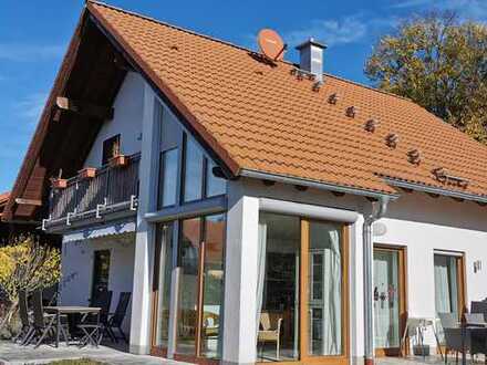 Traumhaftes Einfamilienhaus: freistehendes, lichtdurchflutetes Haus mit großem Grundstück