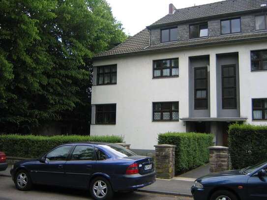 Charmante Wohnung mit besonderer Aufteilung im Bauhausstil (Gropius) in Köln Thielenbruch, Dellbrü