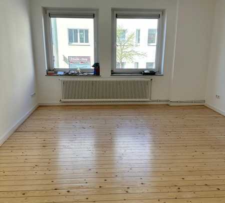 3-Zimmer-Wohnung in guter Innenstadtlage mit stilvollem Dielenboden