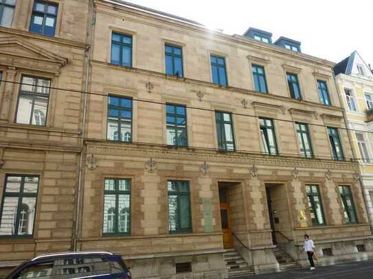 Stilvolle Büroetage in denkmalgeschütztem Altbau vis á vis des Gerichts in Bonn zu vermi