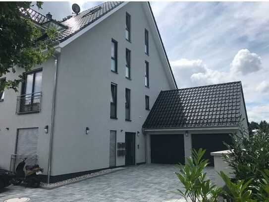 Neuwertige 3 Zimmer Wohnung mit überdachter Loggia und EBK in Stockstadt am Main