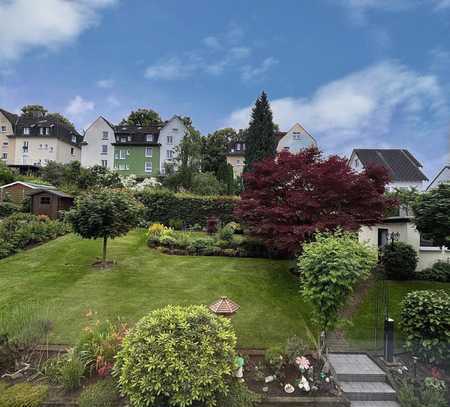 Großzügiges, gepflegtes Zweifamilienhaus mit Garten