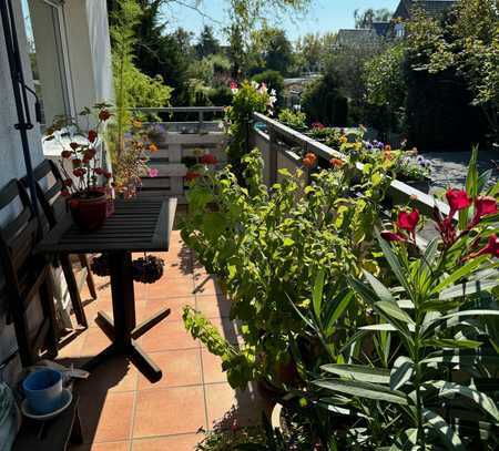 Sonnige, modernisierte 3-Raum-Wohnung in 6-Familienhaus mit großem S-W-Balkon