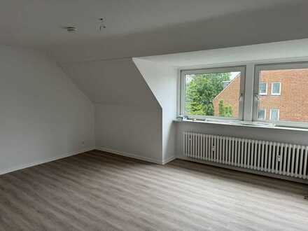 Stilvolle, frisch renovierte 3,5-Zimmer-Wohnung mit EBK in Mönchengladbach