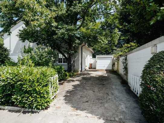 Freistehendes Einfamilienhaus mit schönem Garten in FR-Littenweiler