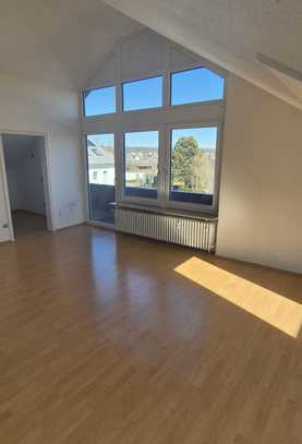 Schöne helle Dachgeschosswohnung 68 qm in TOP Lage in Stuttgart-Vaihingen