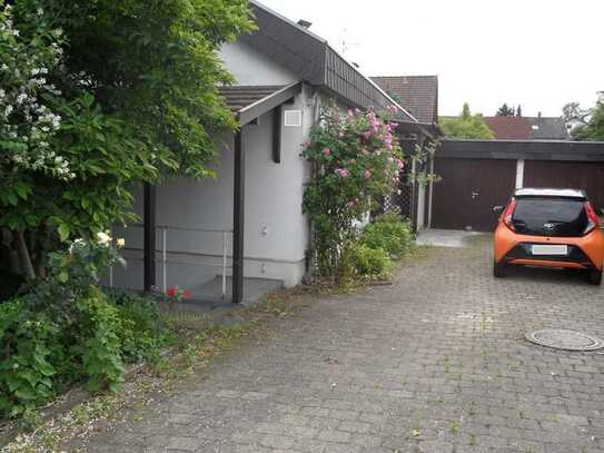 Freistehendes Wohnhaus mit Einliegerwohnung u. Gartenoase