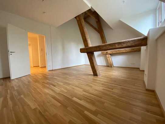 // Ab 01.05.2025 - Reihenhaus mit Einbauküche u. zwei Terrassen //