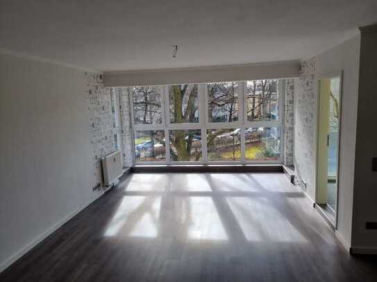 Stilvolle 3-Zimmer-Wohnung mit Balkon und Einbauküche in Berlin Marienfelde (Tempelhof)