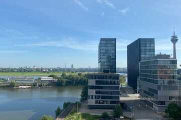 Traumhafter Rheinblick inmitten des Düsseldorfer Medienhafens